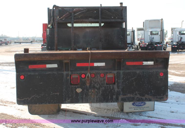 image for item H8368 2001 International 4700 Crew Cab flatbed truck