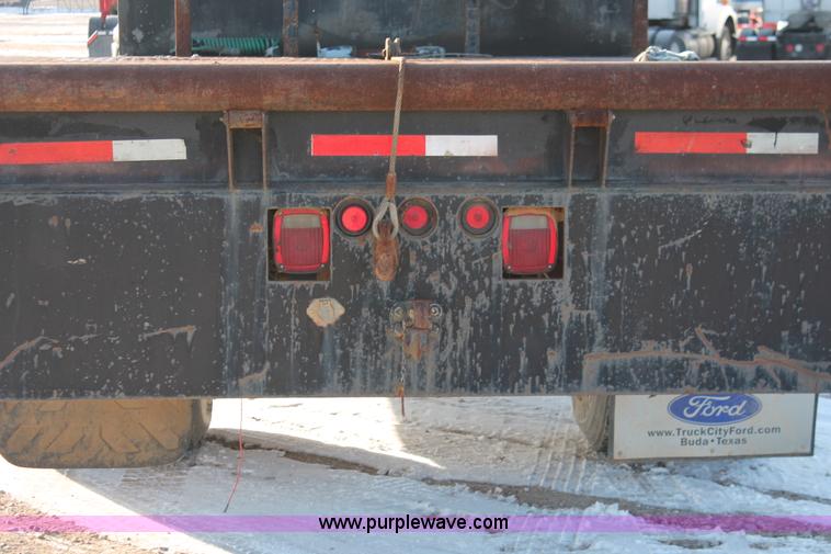 image for item H8368 2001 International 4700 Crew Cab flatbed truck