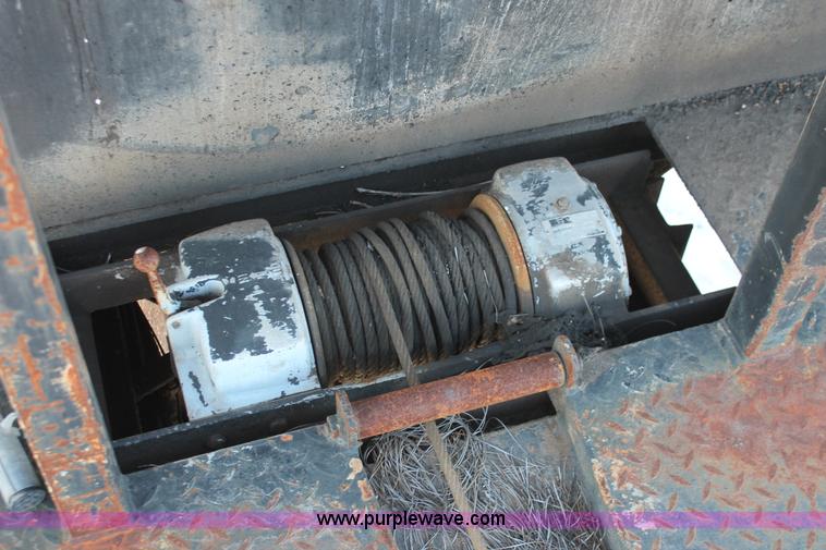 image for item H8368 2001 International 4700 Crew Cab flatbed truck