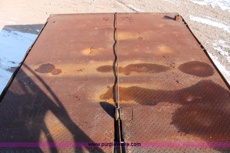 image for item H8368 2001 International 4700 Crew Cab flatbed truck