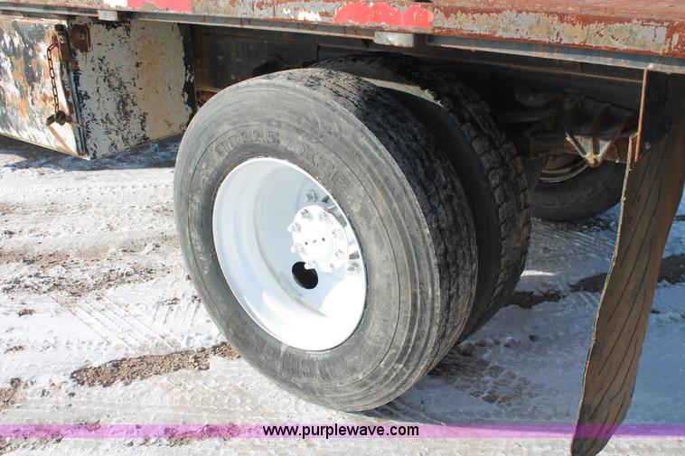 image for item H8368 2001 International 4700 Crew Cab flatbed truck