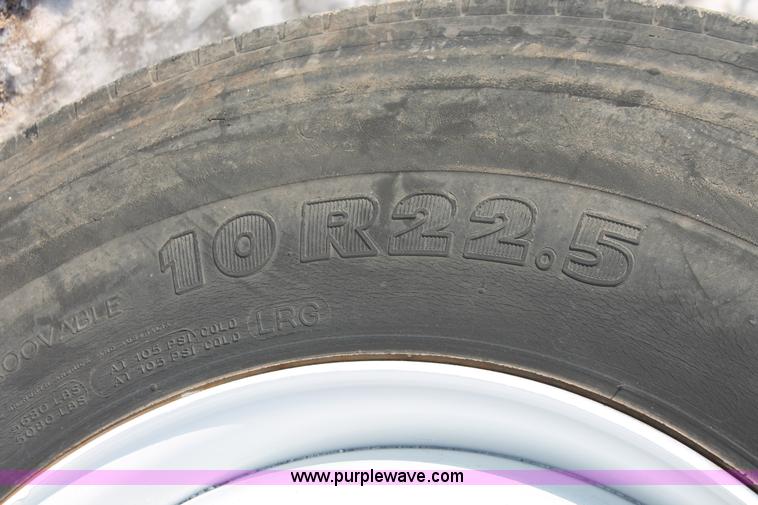 image for item H8368 2001 International 4700 Crew Cab flatbed truck