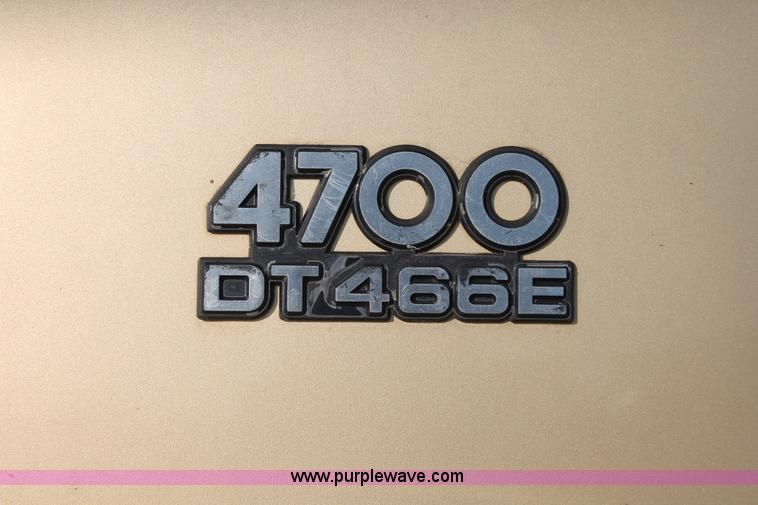 image for item H8368 2001 International 4700 Crew Cab flatbed truck