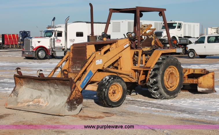 image for item H8369 1987 Case 480E landscape loader