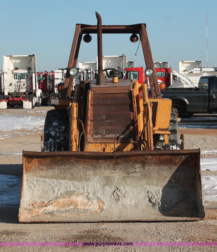 image for item H8369 1987 Case 480E landscape loader