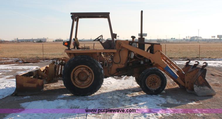 image for item H8369 1987 Case 480E landscape loader