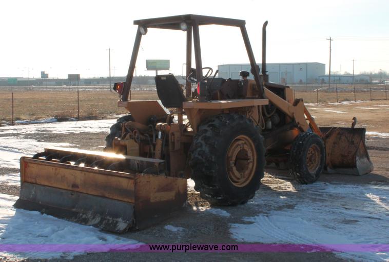 image for item H8369 1987 Case 480E landscape loader
