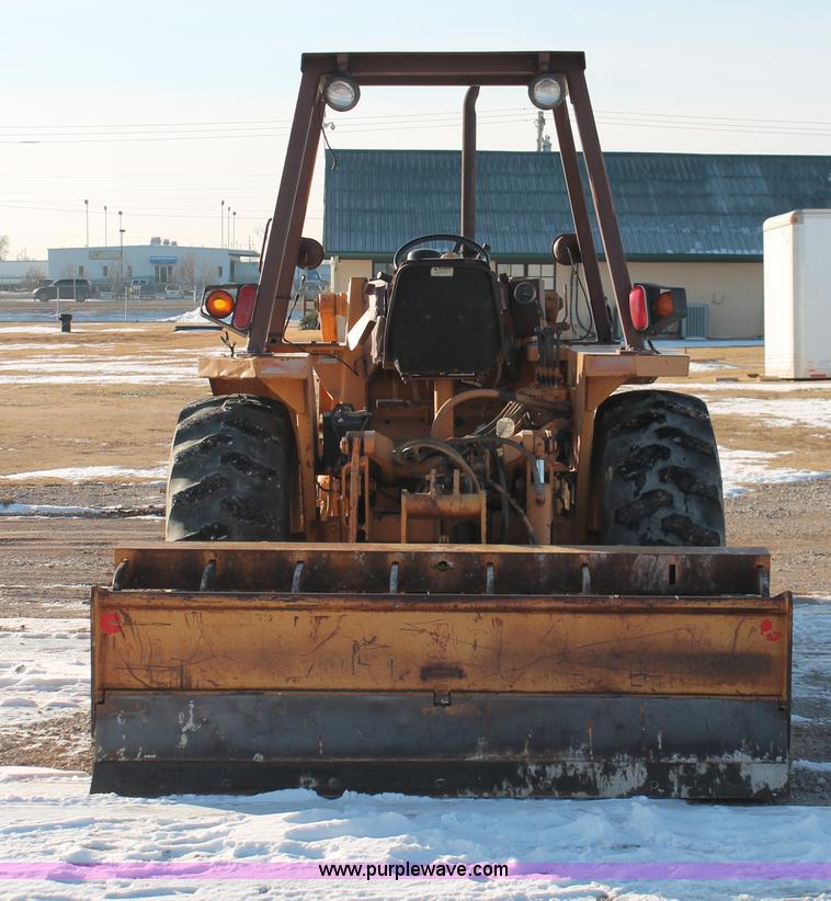 image for item H8369 1987 Case 480E landscape loader