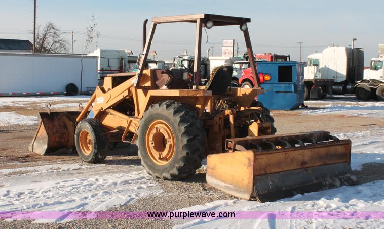 image for item H8369 1987 Case 480E landscape loader