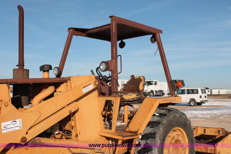 image for item H8369 1987 Case 480E landscape loader