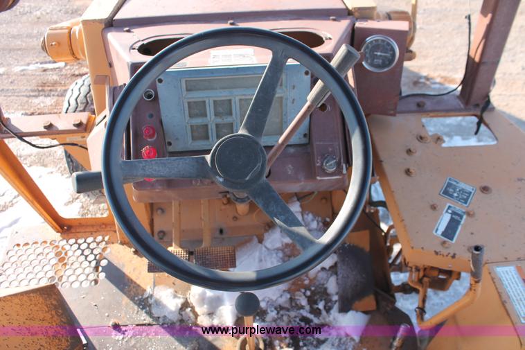 image for item H8369 1987 Case 480E landscape loader