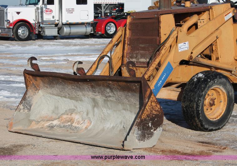 image for item H8369 1987 Case 480E landscape loader