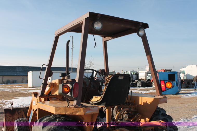 image for item H8369 1987 Case 480E landscape loader