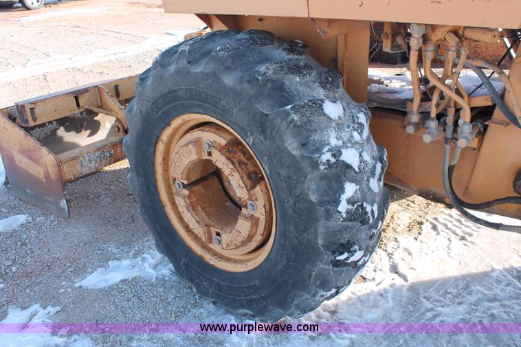 image for item H8369 1987 Case 480E landscape loader