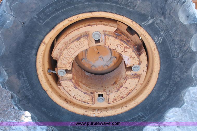 image for item H8369 1987 Case 480E landscape loader