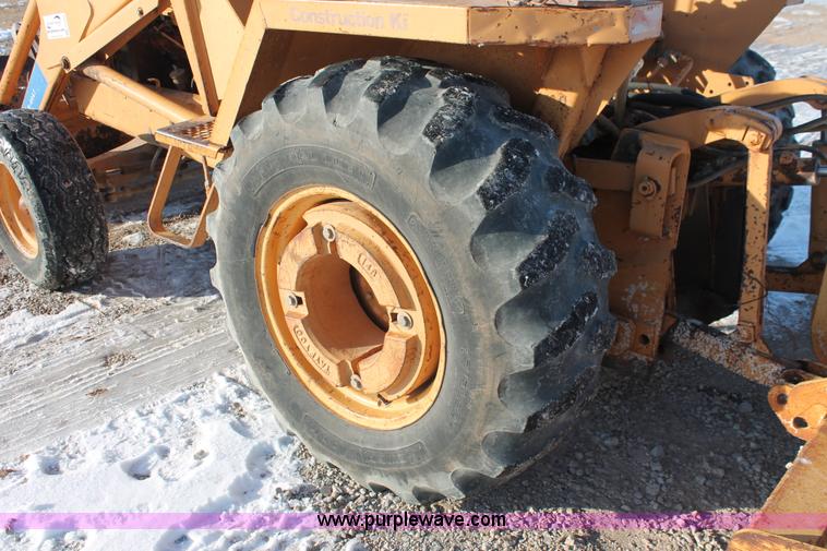 image for item H8369 1987 Case 480E landscape loader