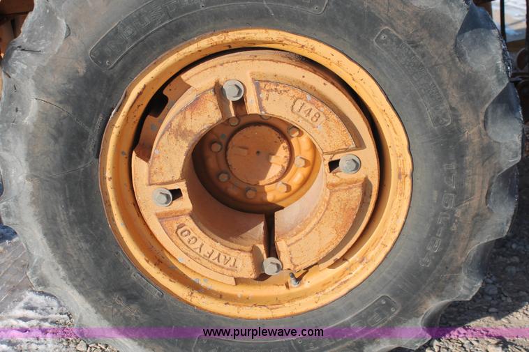 image for item H8369 1987 Case 480E landscape loader