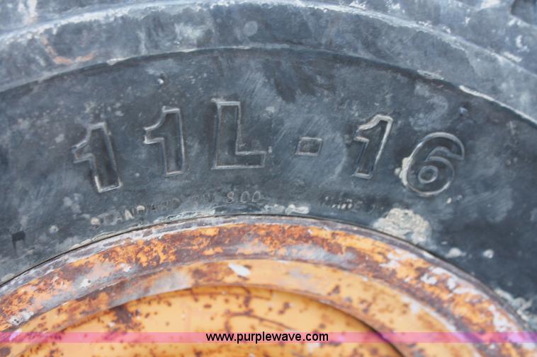 image for item H8369 1987 Case 480E landscape loader