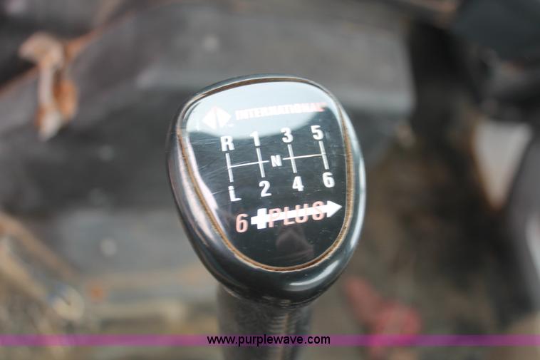 image for item H8370 1997 International 4900 semi truck