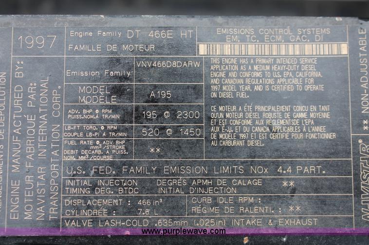 image for item H8370 1997 International 4900 semi truck