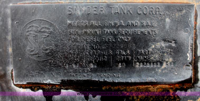 image for item H8370 1997 International 4900 semi truck