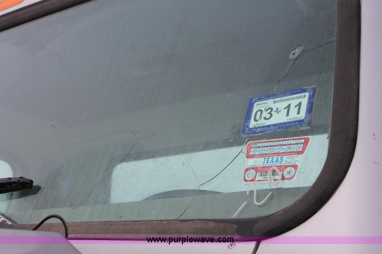 image for item H8370 1997 International 4900 semi truck