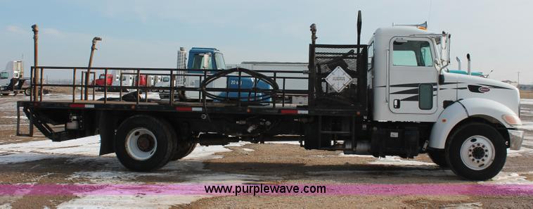 image for item H8371 2006 Peterbilt 335 flatbed truck