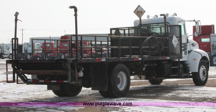image for item H8371 2006 Peterbilt 335 flatbed truck