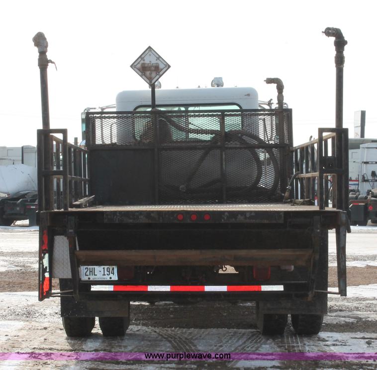 image for item H8371 2006 Peterbilt 335 flatbed truck