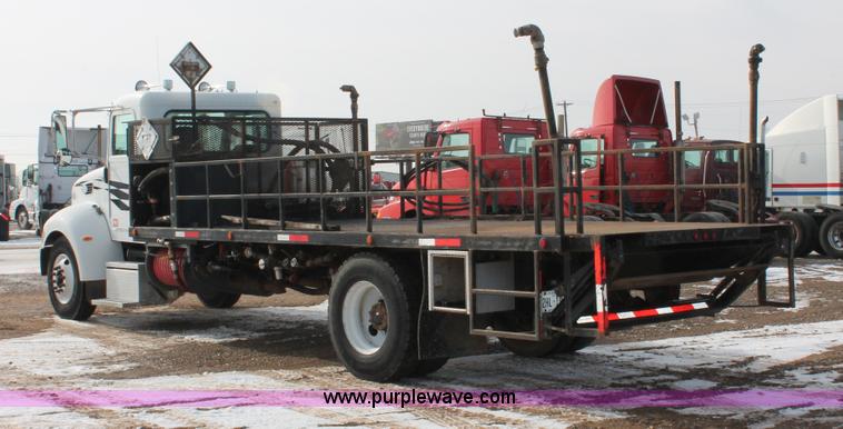 image for item H8371 2006 Peterbilt 335 flatbed truck