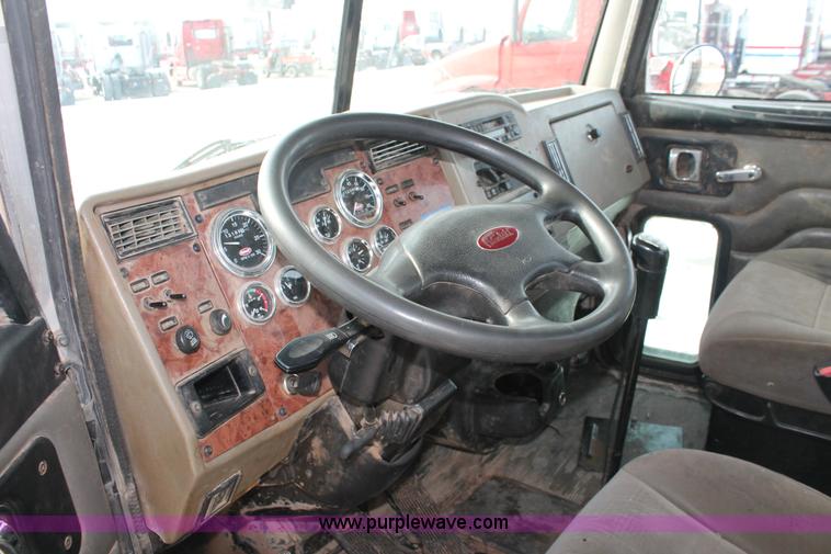 image for item H8371 2006 Peterbilt 335 flatbed truck