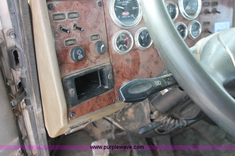 image for item H8371 2006 Peterbilt 335 flatbed truck