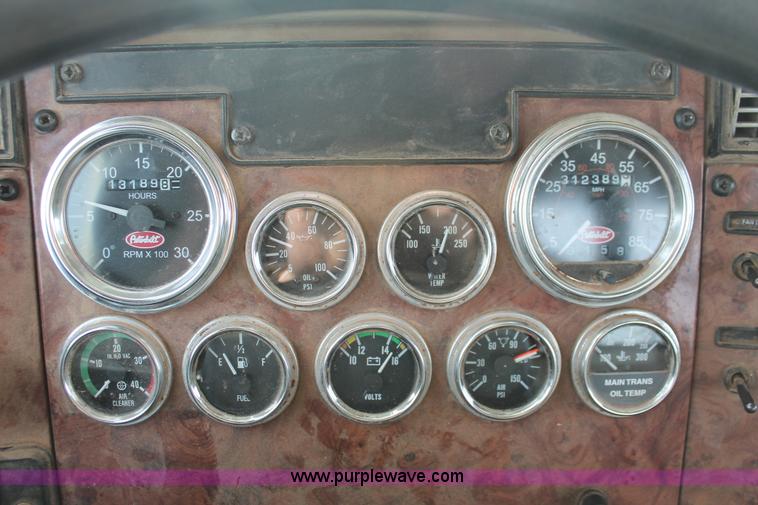 image for item H8371 2006 Peterbilt 335 flatbed truck