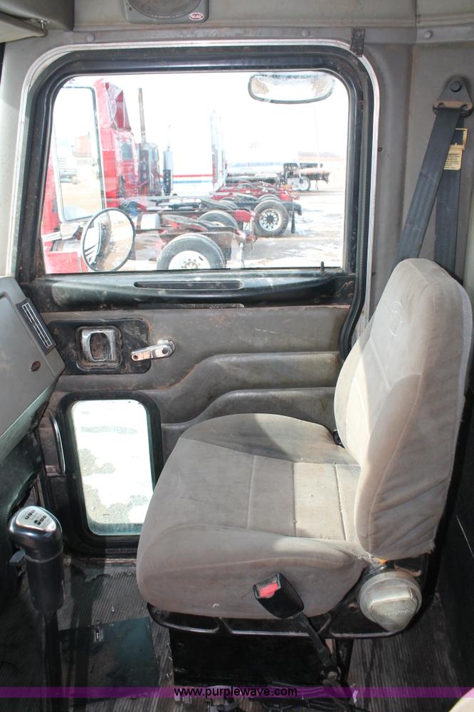 image for item H8371 2006 Peterbilt 335 flatbed truck