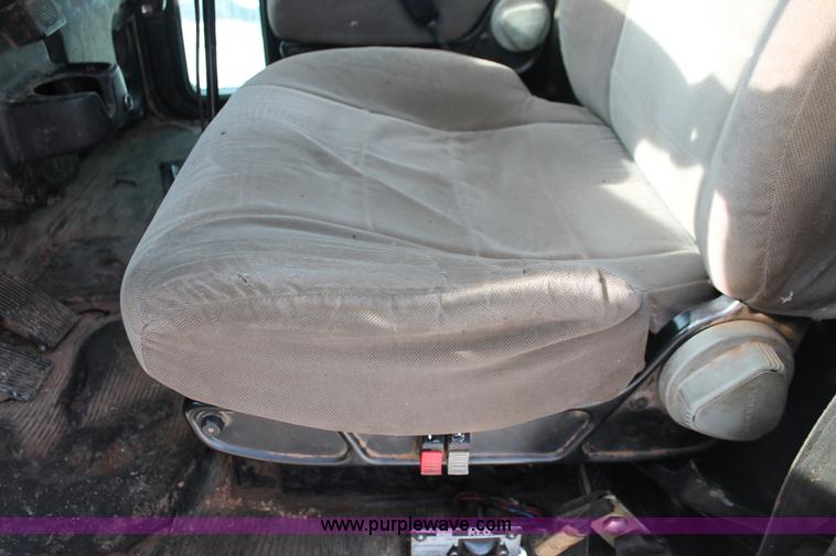 image for item H8371 2006 Peterbilt 335 flatbed truck