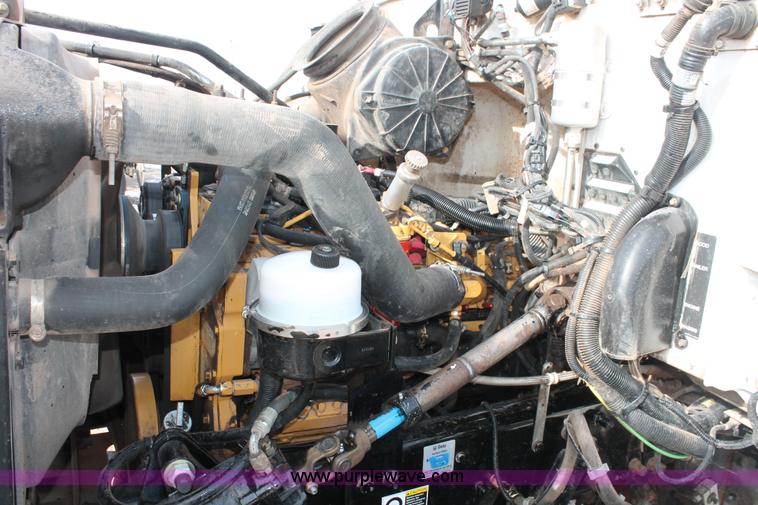 image for item H8371 2006 Peterbilt 335 flatbed truck