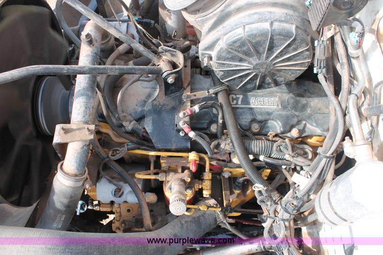 image for item H8371 2006 Peterbilt 335 flatbed truck