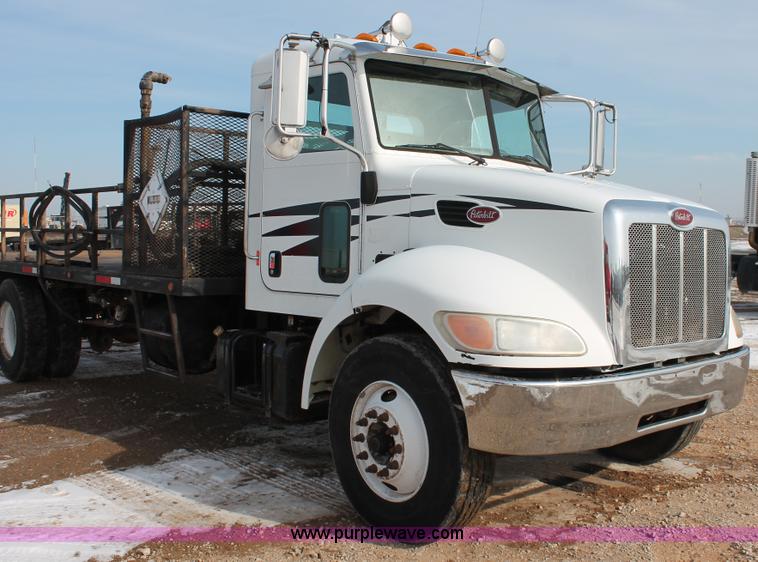 image for item H8371 2006 Peterbilt 335 flatbed truck