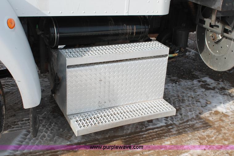 image for item H8371 2006 Peterbilt 335 flatbed truck