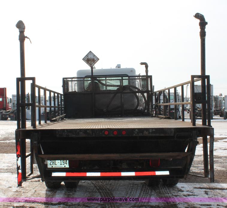 image for item H8371 2006 Peterbilt 335 flatbed truck