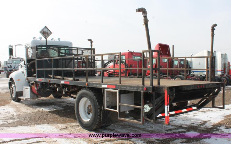 image for item H8371 2006 Peterbilt 335 flatbed truck