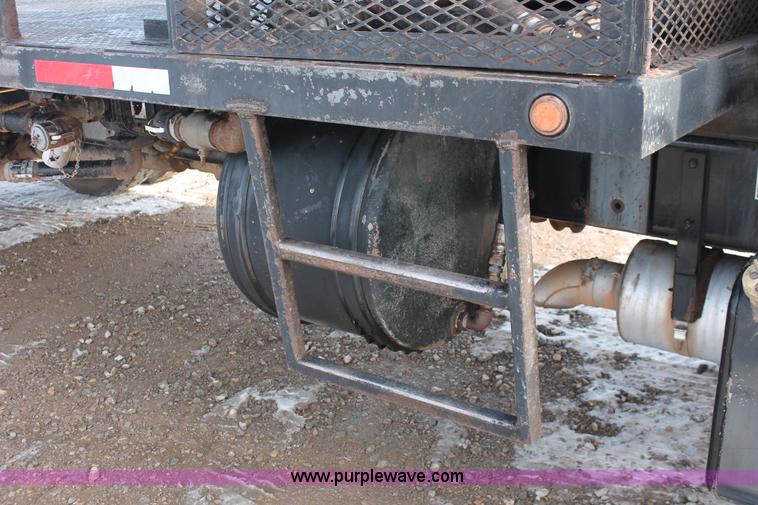 image for item H8371 2006 Peterbilt 335 flatbed truck