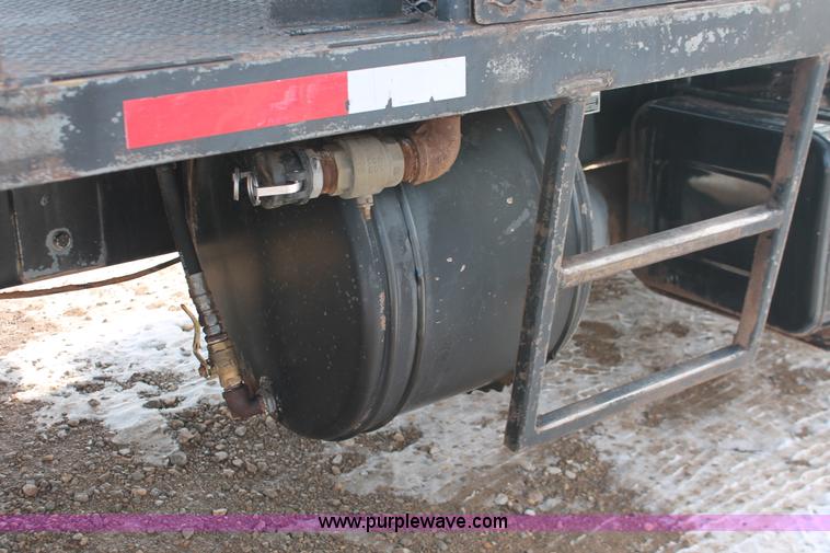 image for item H8371 2006 Peterbilt 335 flatbed truck