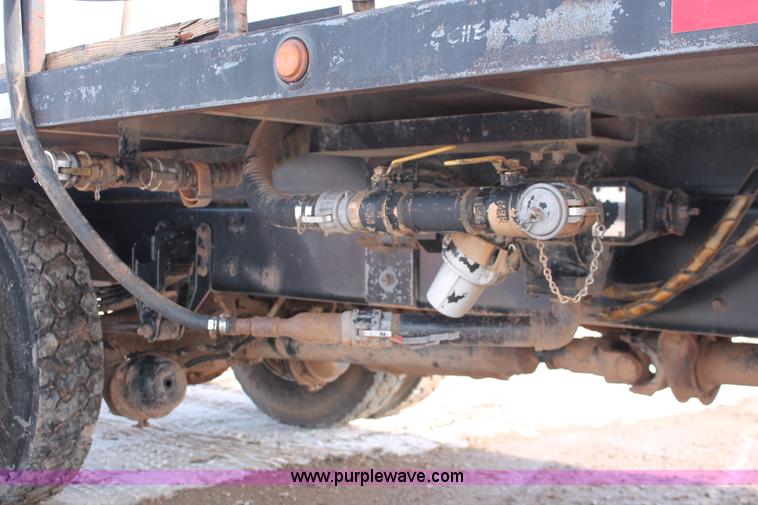 image for item H8371 2006 Peterbilt 335 flatbed truck