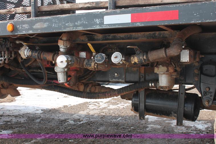 image for item H8371 2006 Peterbilt 335 flatbed truck