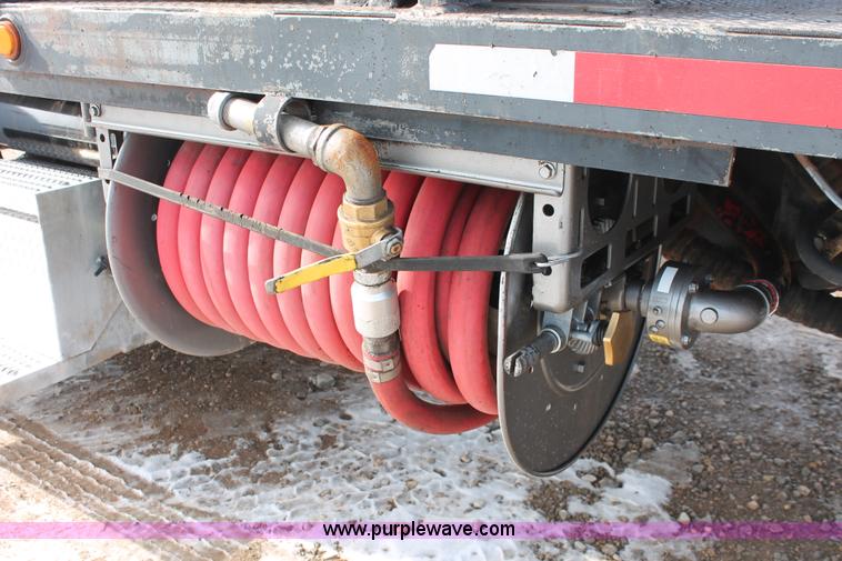 image for item H8371 2006 Peterbilt 335 flatbed truck