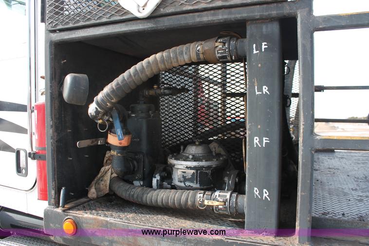 image for item H8371 2006 Peterbilt 335 flatbed truck