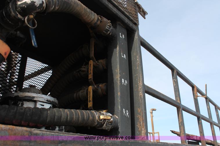 image for item H8371 2006 Peterbilt 335 flatbed truck