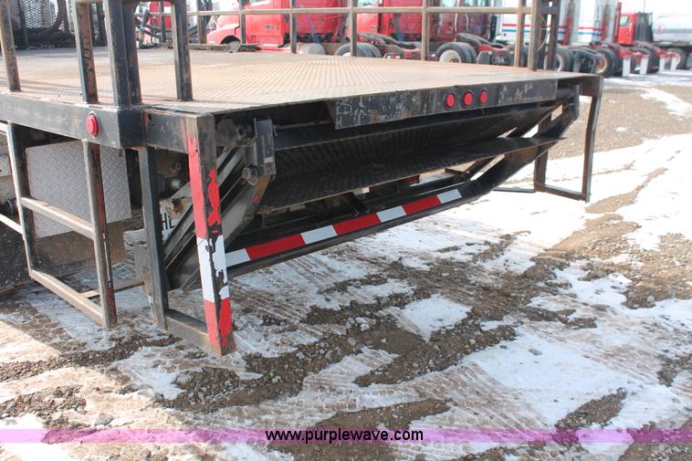 image for item H8371 2006 Peterbilt 335 flatbed truck