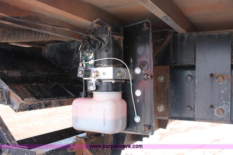 image for item H8371 2006 Peterbilt 335 flatbed truck